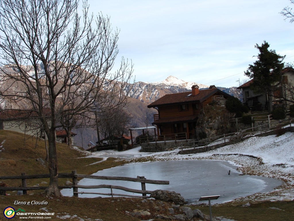 23 All'alpe di Cova si pattina.JPG